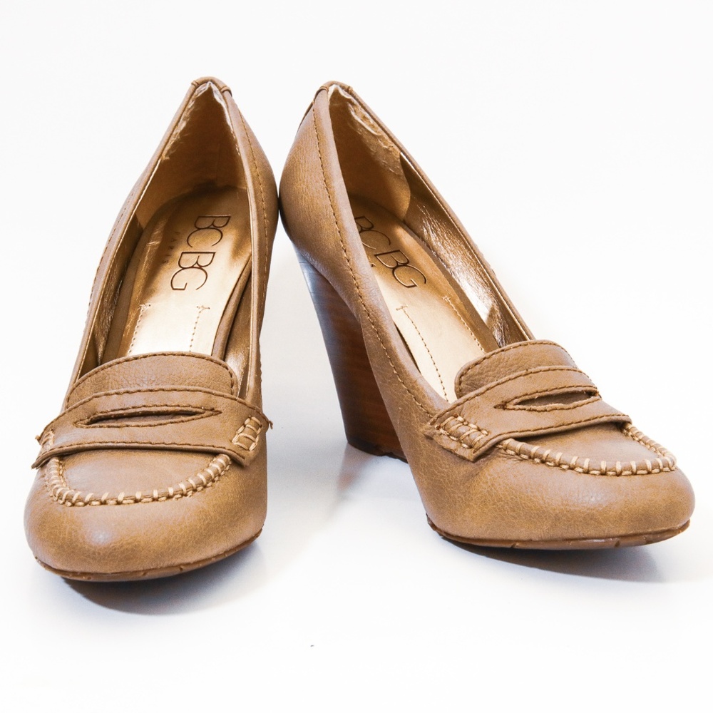 BCBG Paris Taupe Tertiax Size 8.5 Wedges
